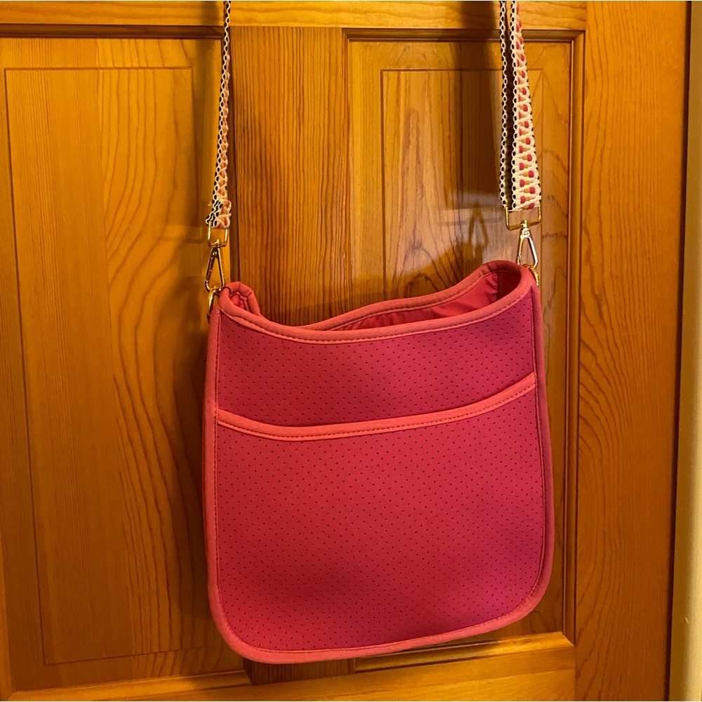 New Ah-Dorn bag.  Neoprene Large opening across front for easy access.